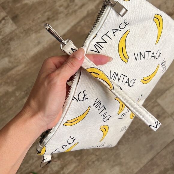 💋Super cute makeup bag💋 - Picture 3 of 3